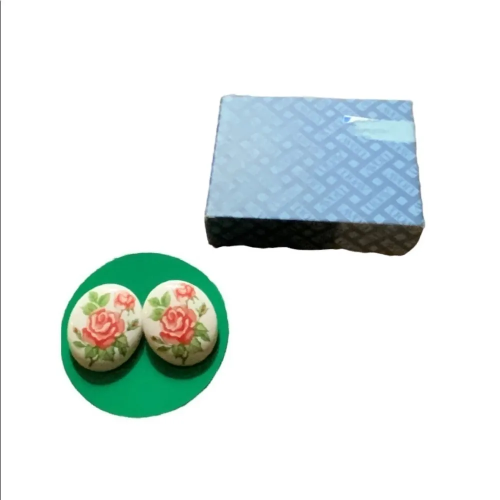 Avon 1” White Ceramic Oval Red Roses Post Pierced Earrings - Image 4