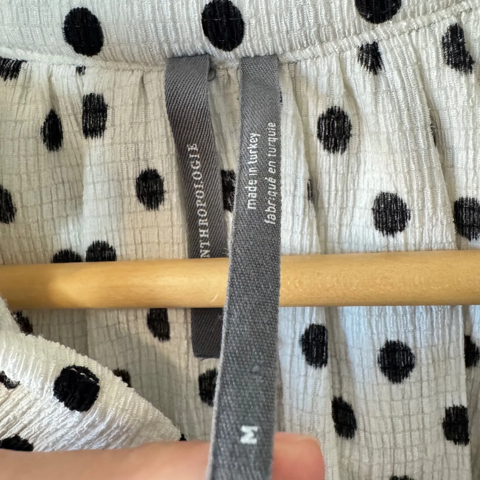 Anthropologie‎ Polka Dot Ruffle Neck Sleeveless Button Up Shirt M White Black - Image 4