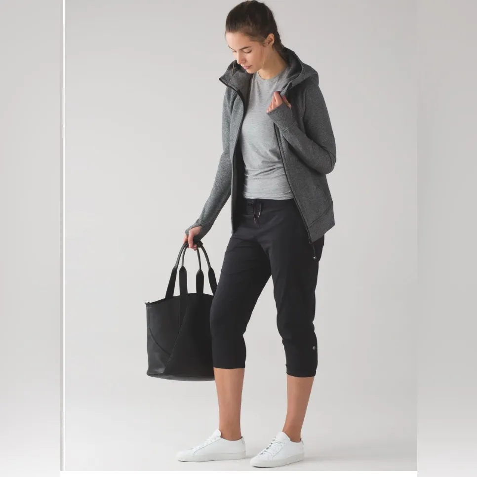 Lululemon Dance Studio Crop II Unlined 20" Drawstring Black size 6 - Image 2