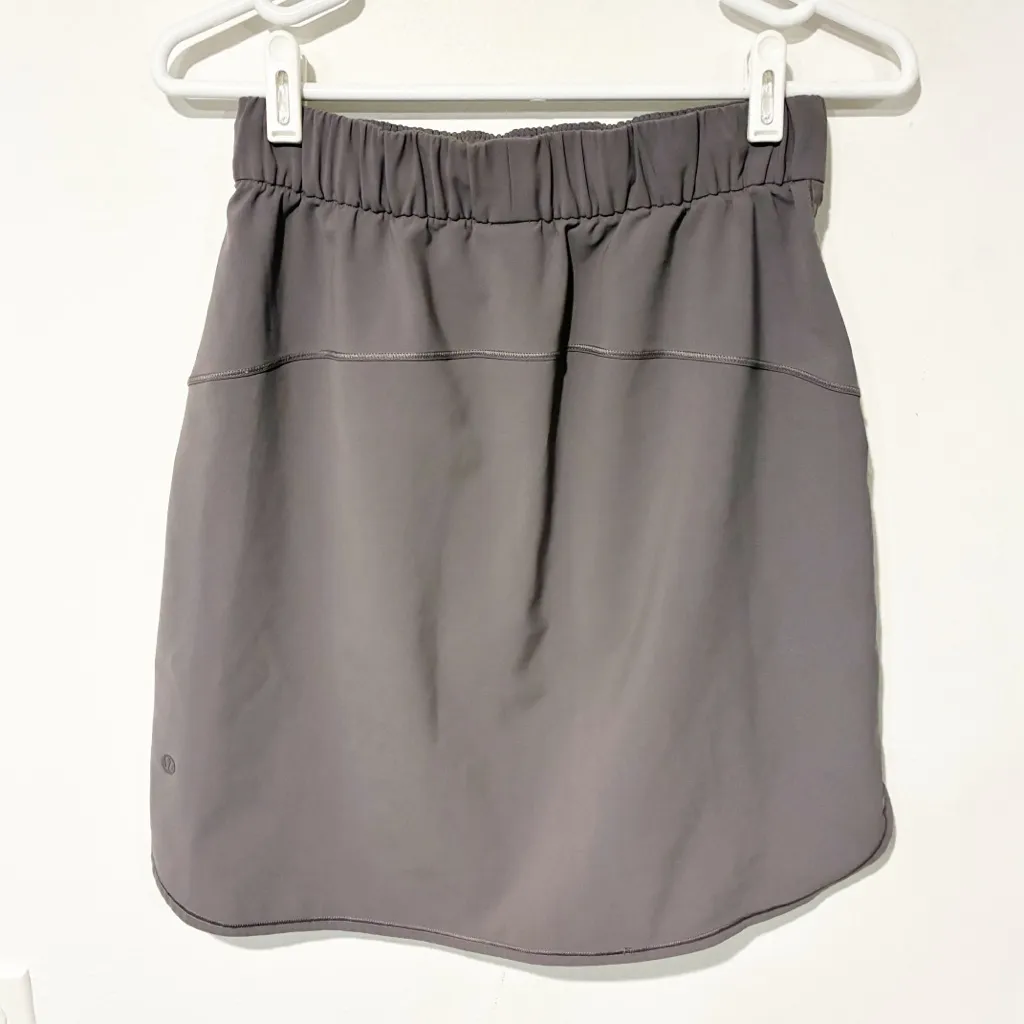 Lululemon On The Fly Skirt *21"
Magnum Grey Athletic Skirt Size 6 - Image 5