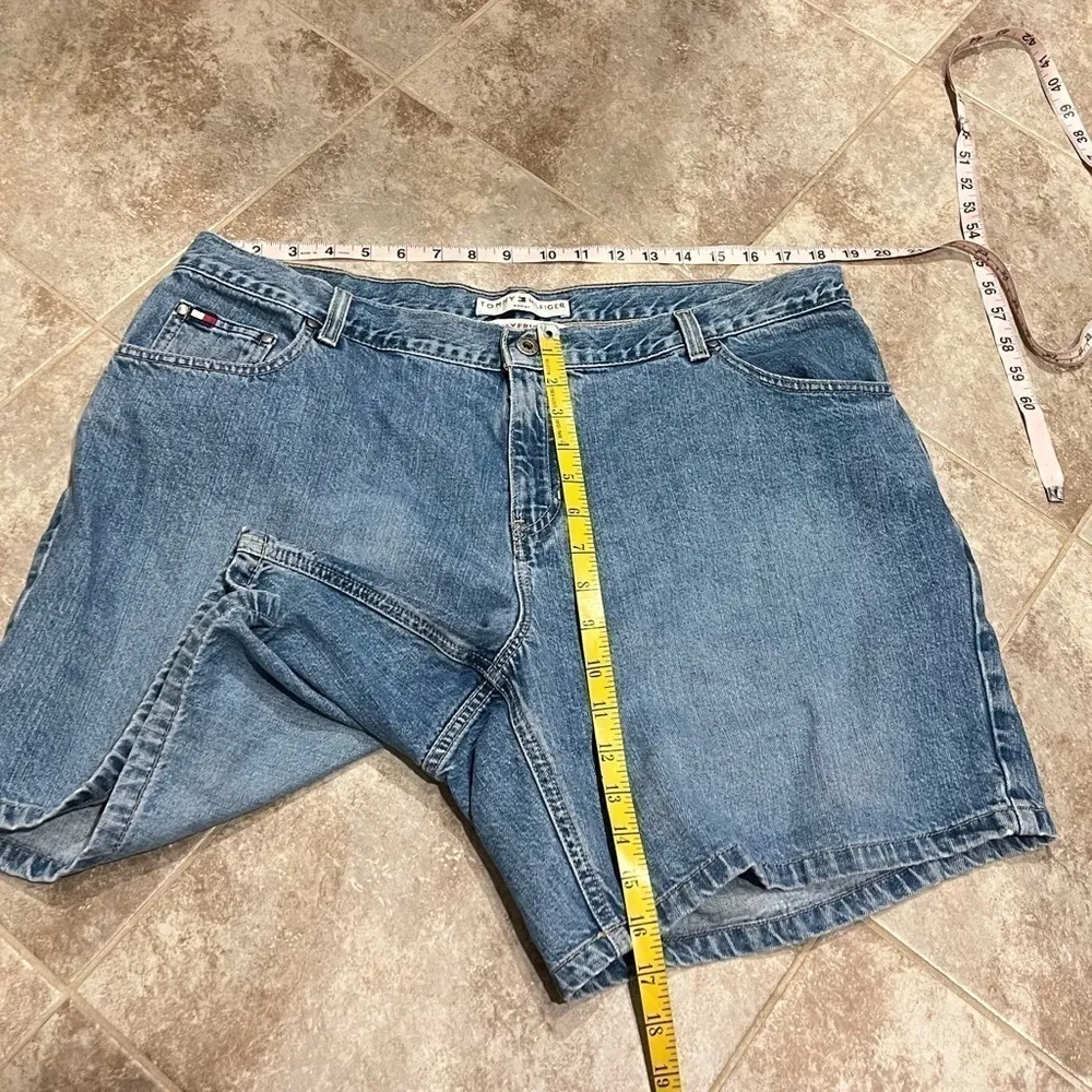 Tommy Hilfiger Vintage Women’s Boyfriend High Rise Jean Shorts Medium Wash 16 - Image 2