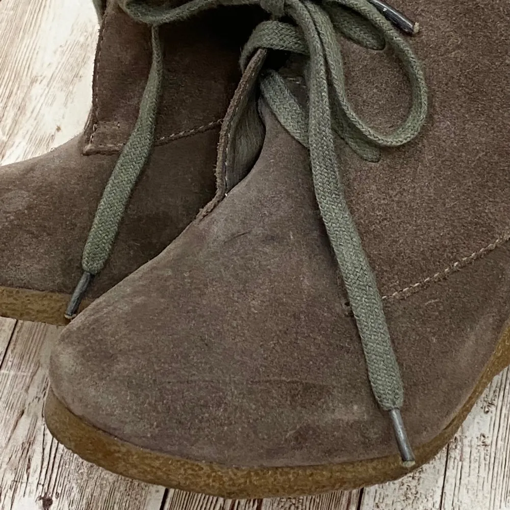 ALDO Olive Suede Wedge Gummy Soles Booties 7 - Image 13