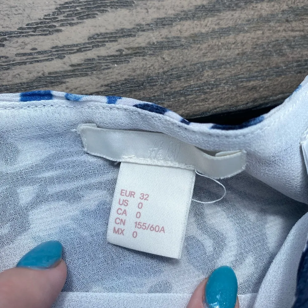 H&M Size 0 Blue Floral Mini Skirt Feminine Dainty - Image 4