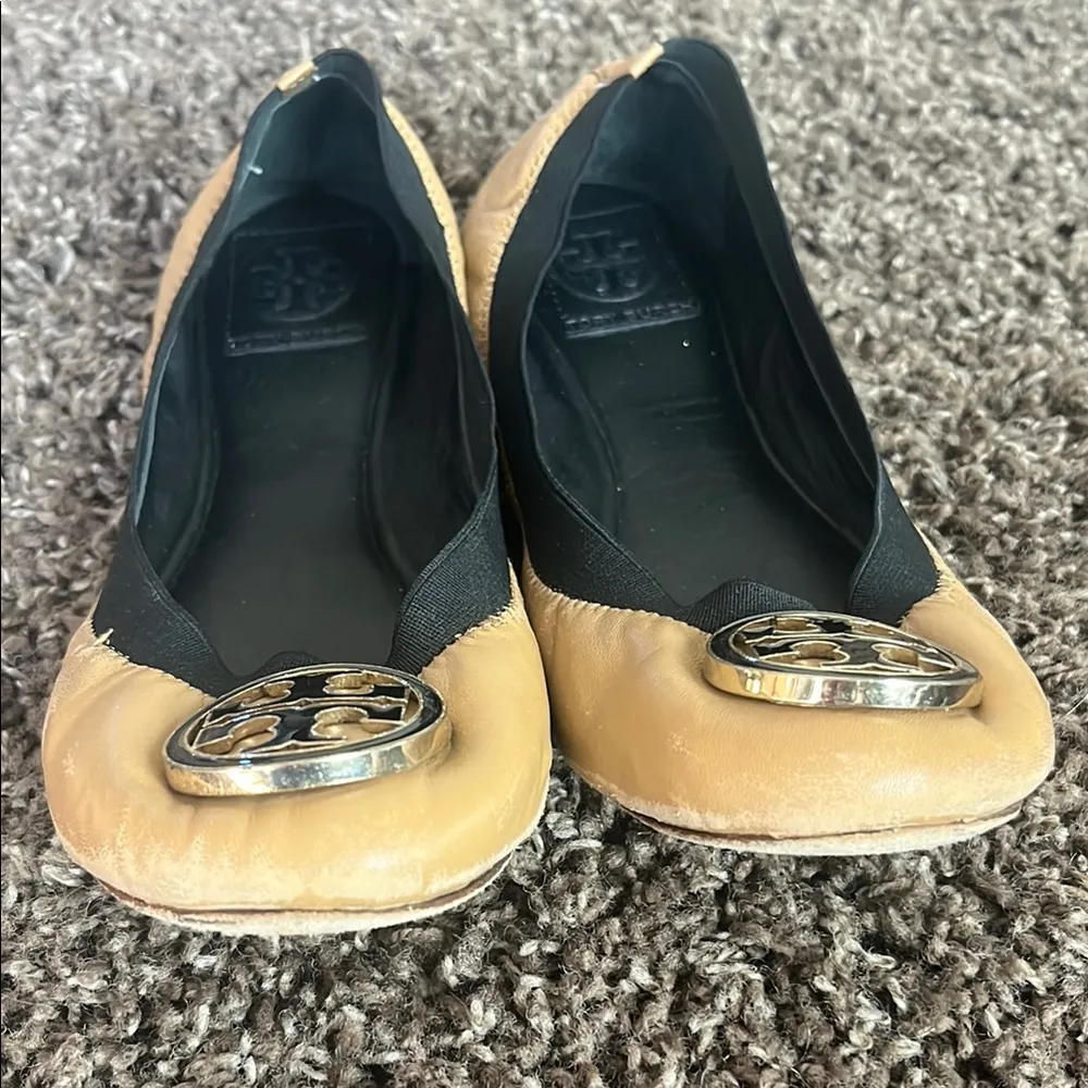 Tory Burch Beige and Black Ballet Flats - Image 5