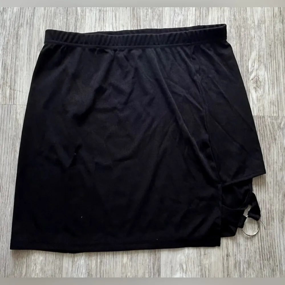 SheIn  | Women’s Alternative Plus Sized Goth Buckle Detail Skirt | 1XL - Image 3