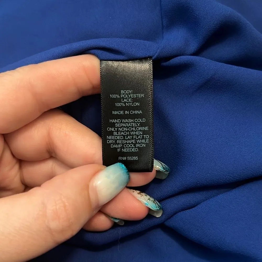 ✨Express Barcelona reversible tank top blouse royal blue and floral print lace✨ - Image 5