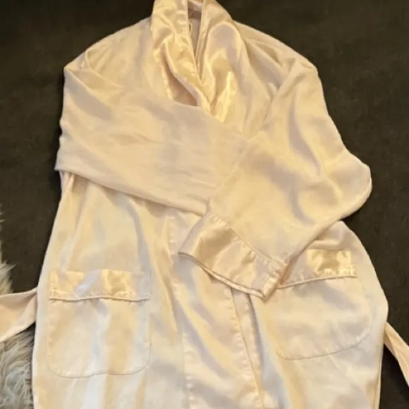 Victoria’s Secret Gold Label Cream Silk Robe - Image 7