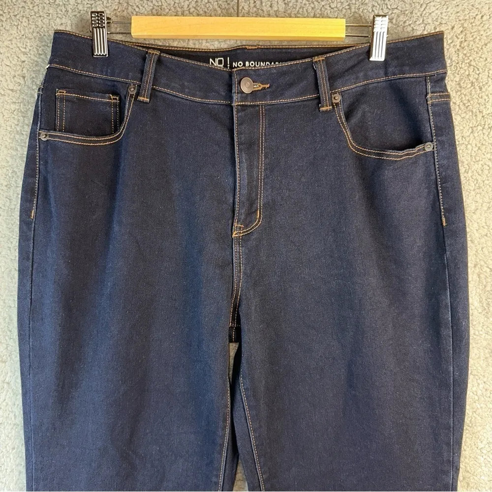 No Boundaries Women's Juniors 17 Blue High Rise Mom Dark Wash Relaxed Fit Denim - Image 4