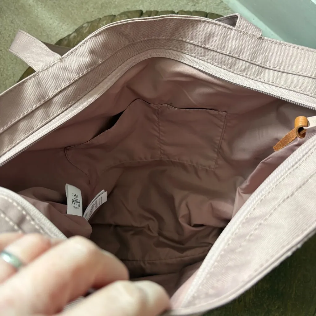 Herschel Supply mica dusty rose taupe large zippered tote bag - Image 4