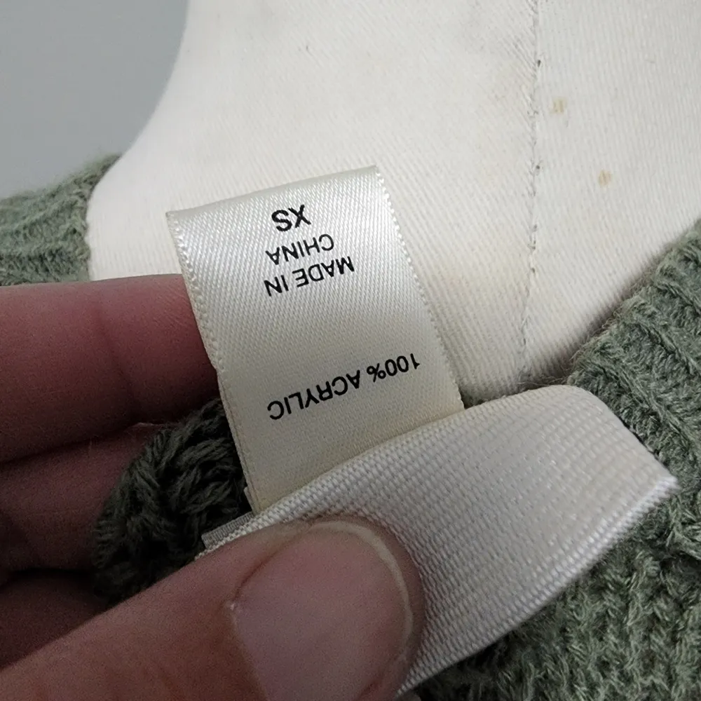 Daytrip olive lace up cutout sleeveless sweater size xs - Image 10