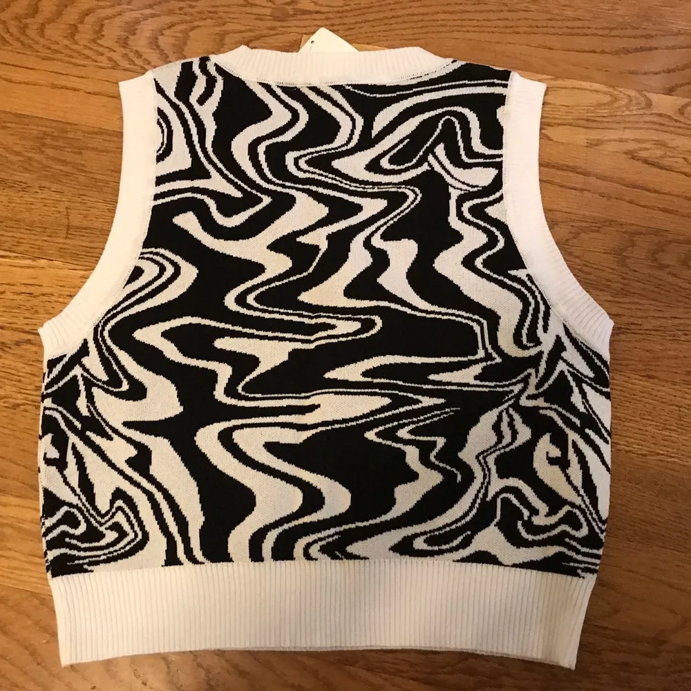 Sleeveless knitted tops white and black size L - Image 7