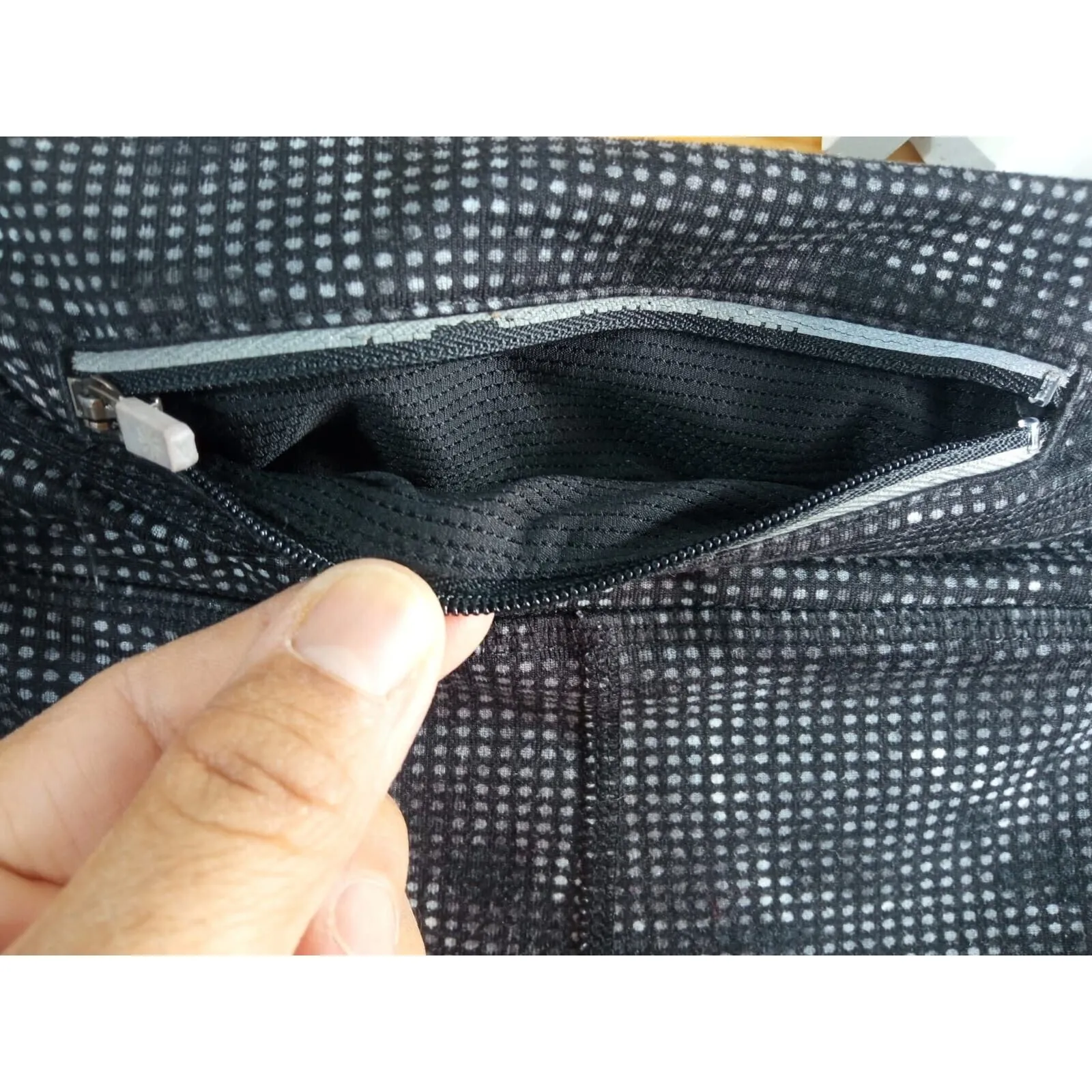 Athleta Leggings Women's Cropped Gray Black Camo Pattern Joggers Stretch Yoga S - Image 7