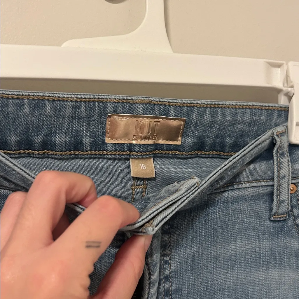 Kut from the Kloth Kelsey Fab Ab Ankle Flare Jeans Size 16 - Image 3