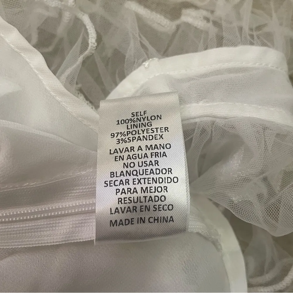 Storia white sheer star tank top blouse women’s size medium - Image 6