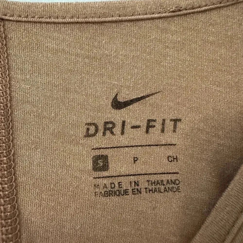 Nike Dri-Fit T-Shirt Size Small Brown Tan Loose Workout Athleisure Sporty - Image 3