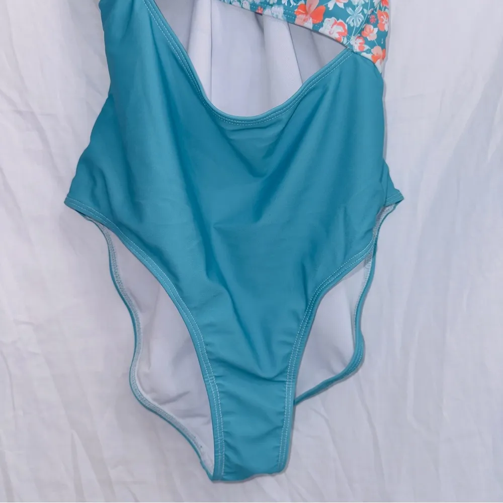 Pink Lily Blue Floral Print Cut Out One Piece Bathing Suit size medium - Image 4