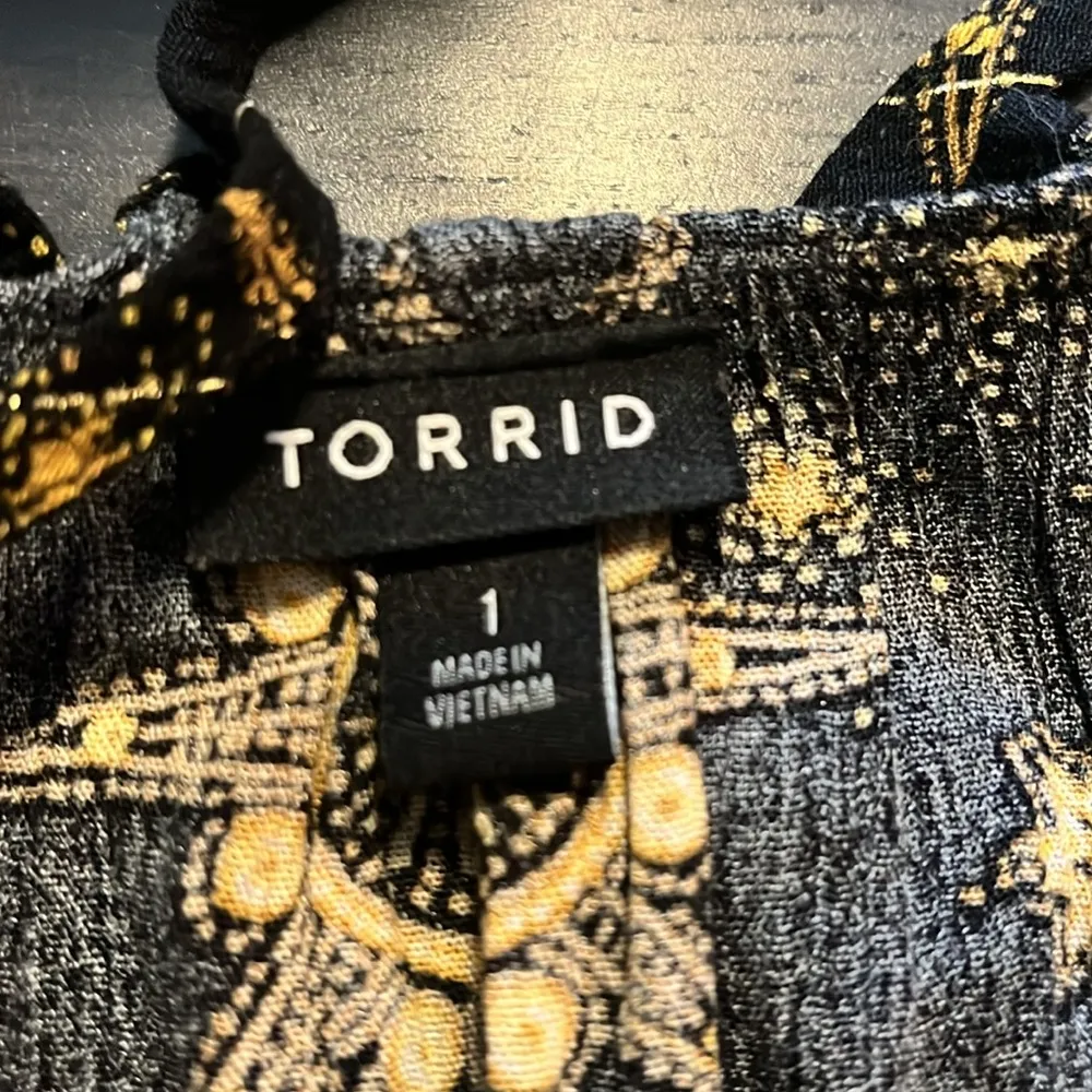 size 1 sun/moon/stars blouse in EUC. - Image 2