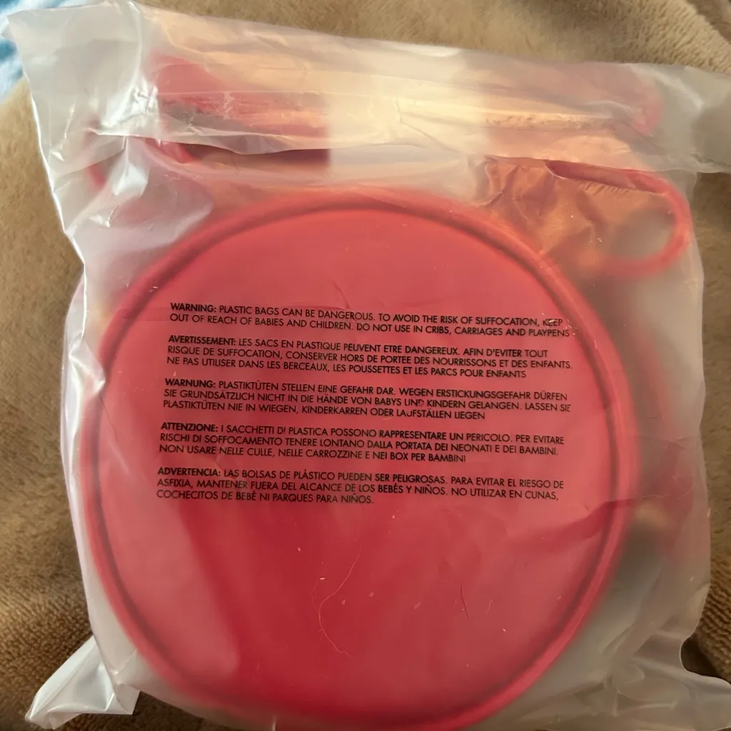 Marc Jacobs Mini 4-inch Red Patent Leather Crossbody Round Canteen Bag Purse NWT - Image 8