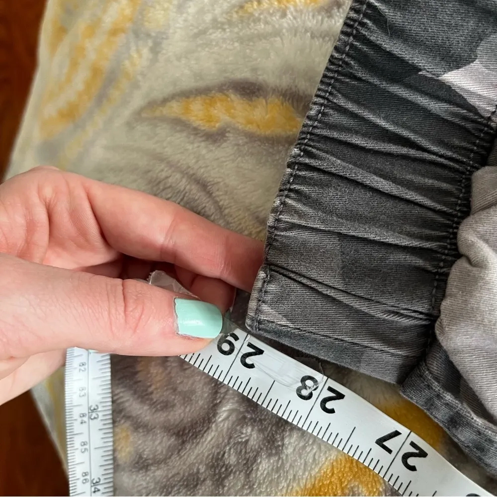 Hollister camo high rise cargo joggers size XS - Image 6