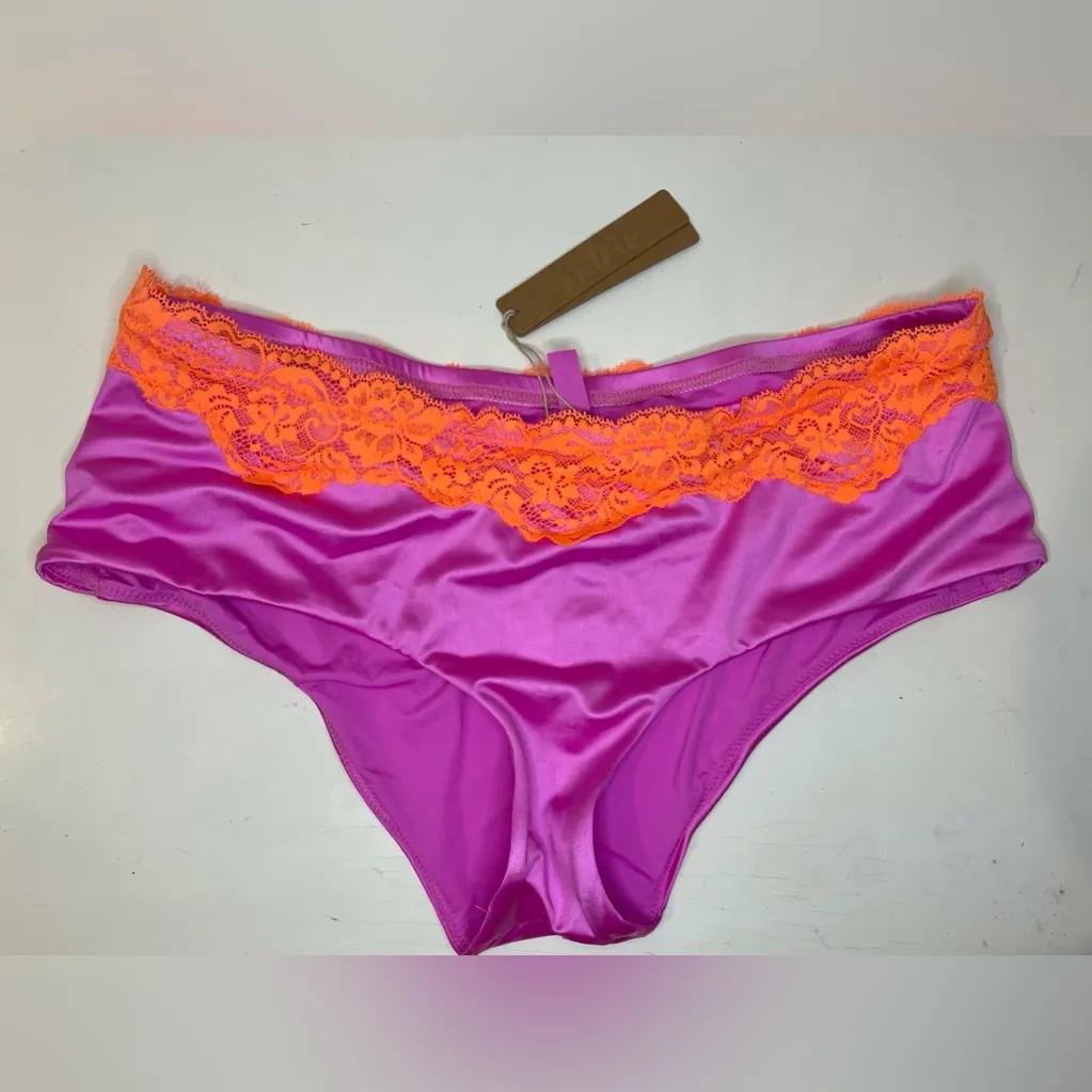 SKIMS NWT Women’s‎ Lace Swim Boyshort in Neon Orchid Size M - Image 4