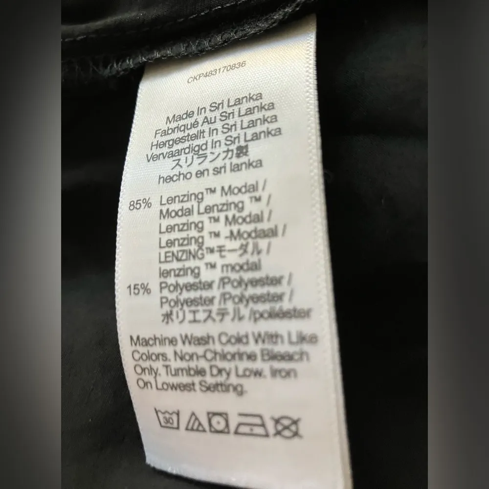 Madewell Womens Pull-On Cargo Shorts in Black Softdrape - Image 7