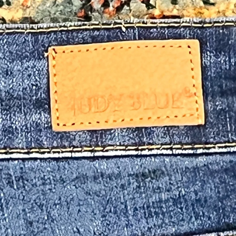 Judy Blue Medium Wash Shorts - Image 5