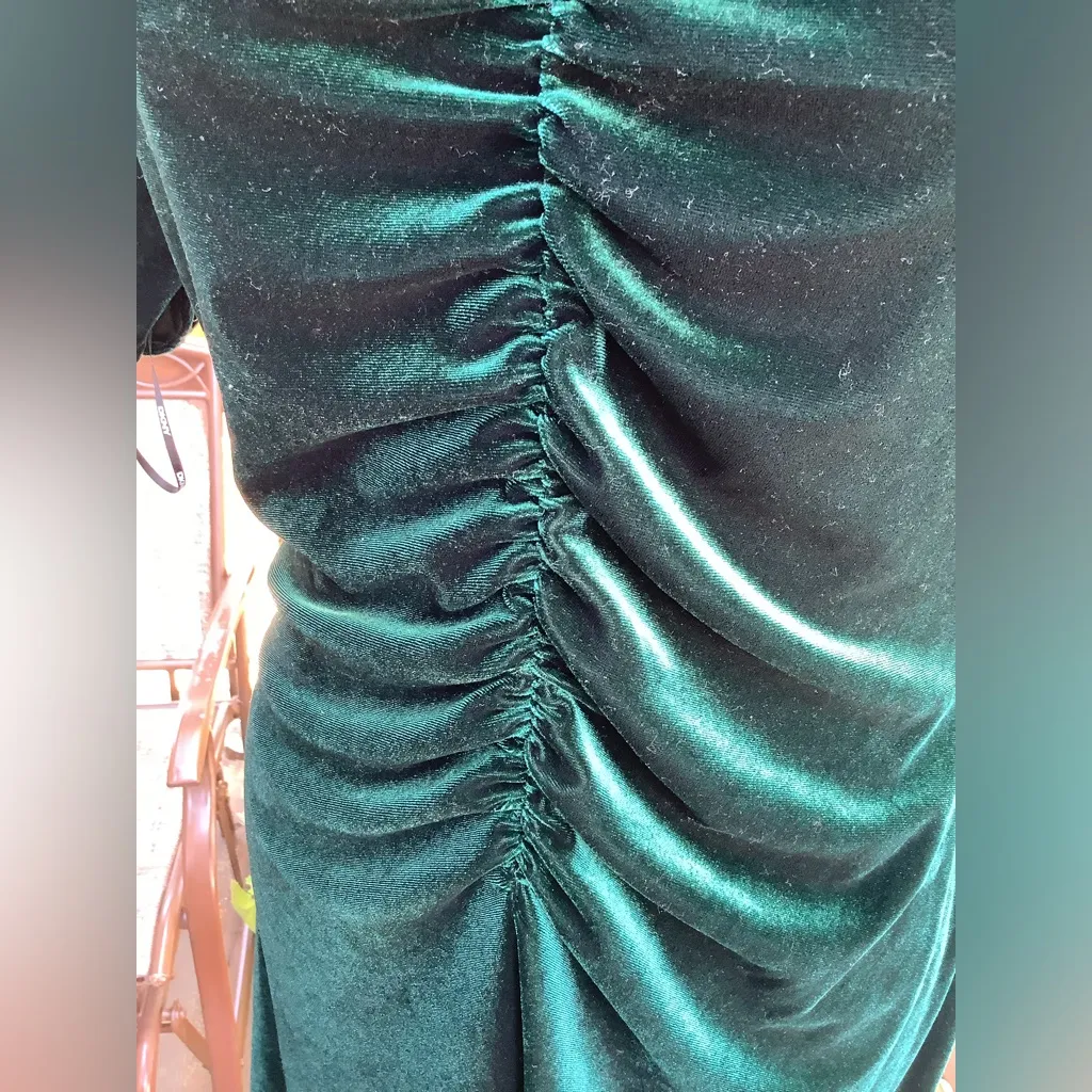 Pretty velvet dress 💚💚💚 - Image 15