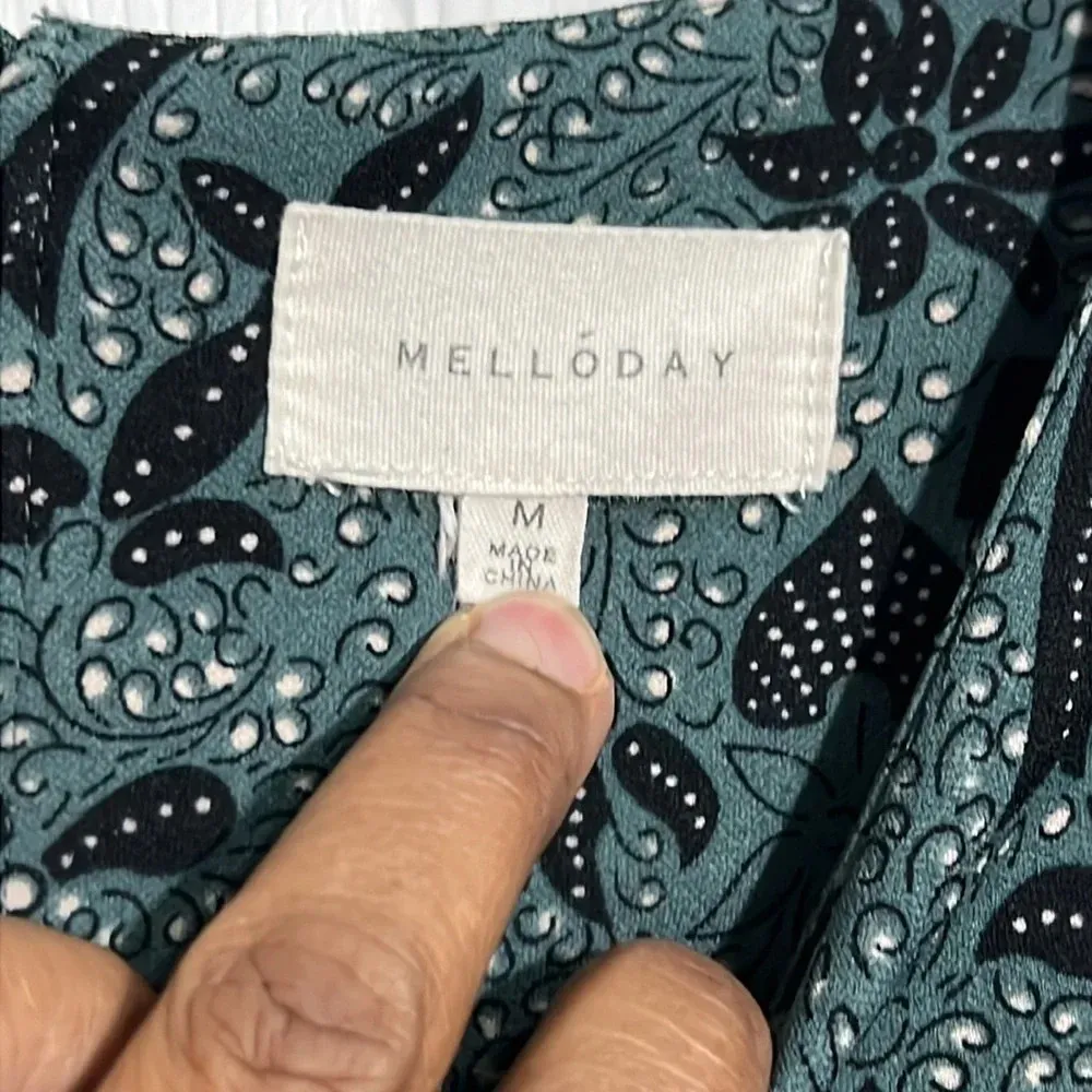 Melloday Women's Long Sleeve Floral Top- Green, Black & White. Size Medium - Image 6