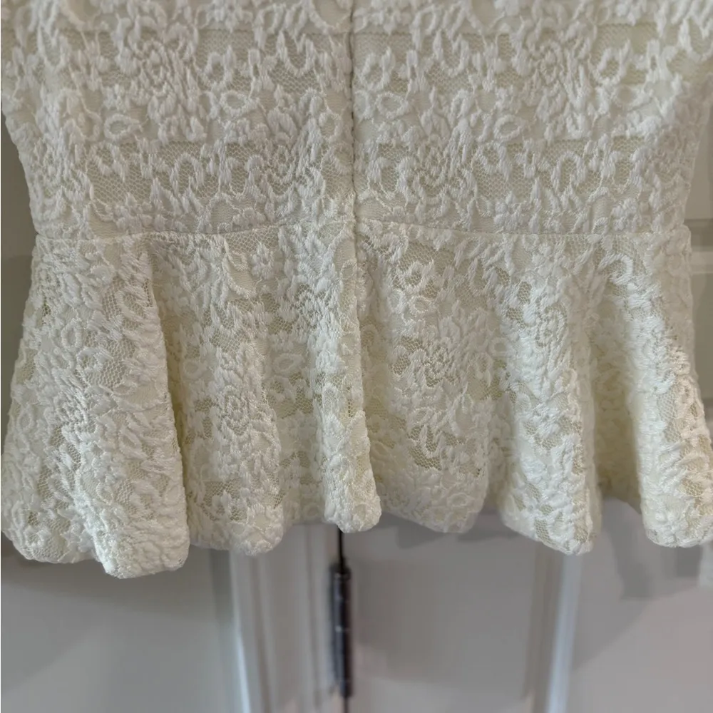 Bebe White Lace Peplum XS Top Balletcore Romance Feminine Valentine's Flirty - Image 4
