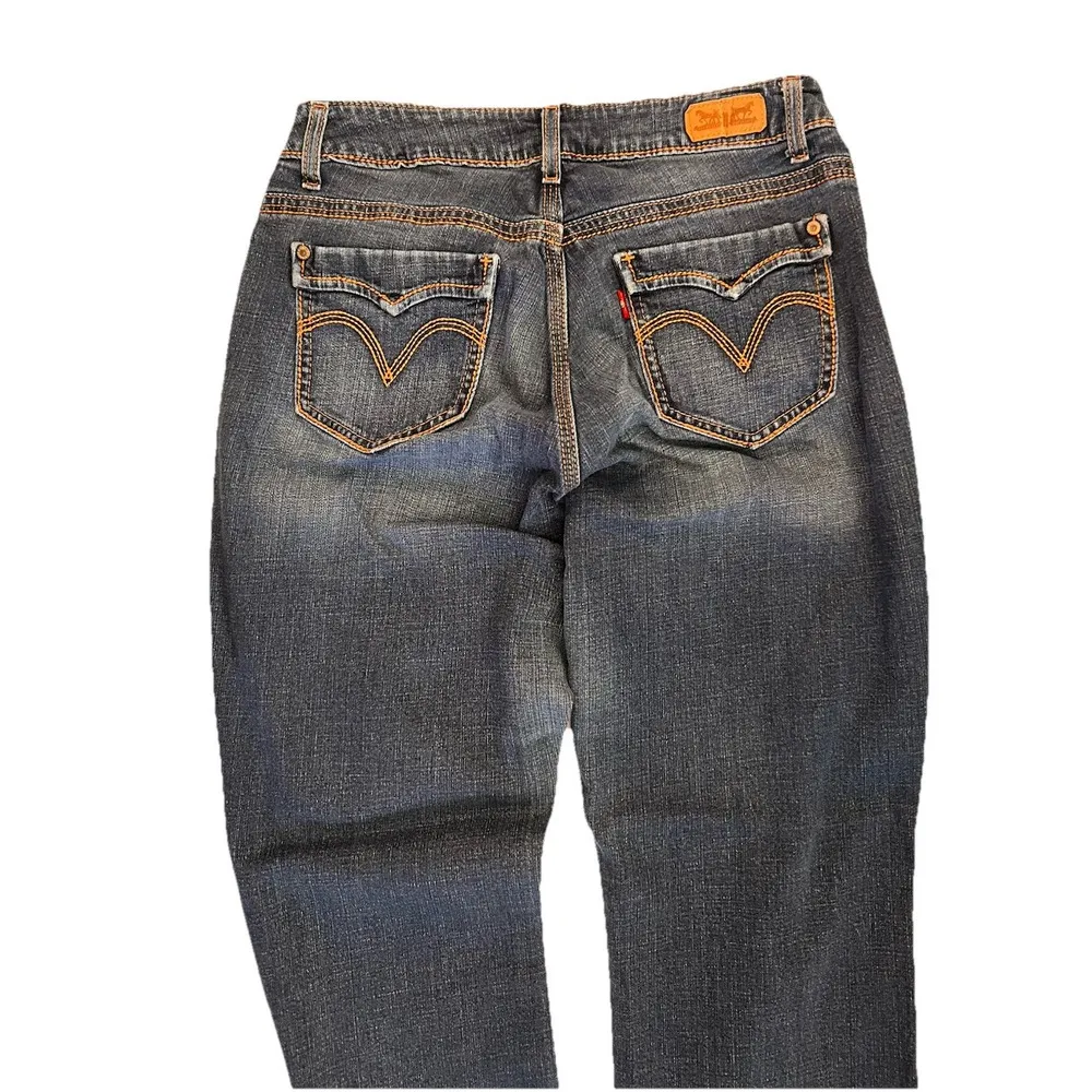 Levi's 529 Curvy Straight‎ Jeans Women's 31x30 Blue Mid Rise Cotton Dark Wash - Image 4