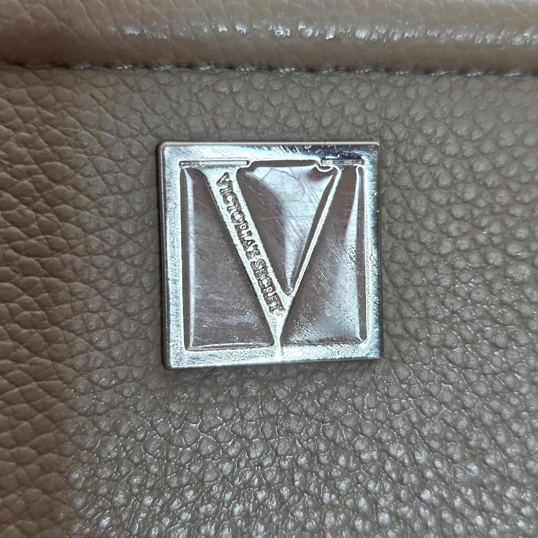 Victoria's Secret Quilted Backpack Wallet Chain Detail Gray V-Quilt Small City - Image 5