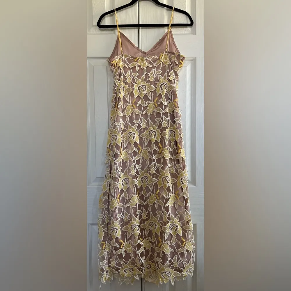 Revolve Donna Dress sunshine floral lace yellow size M - Image 4