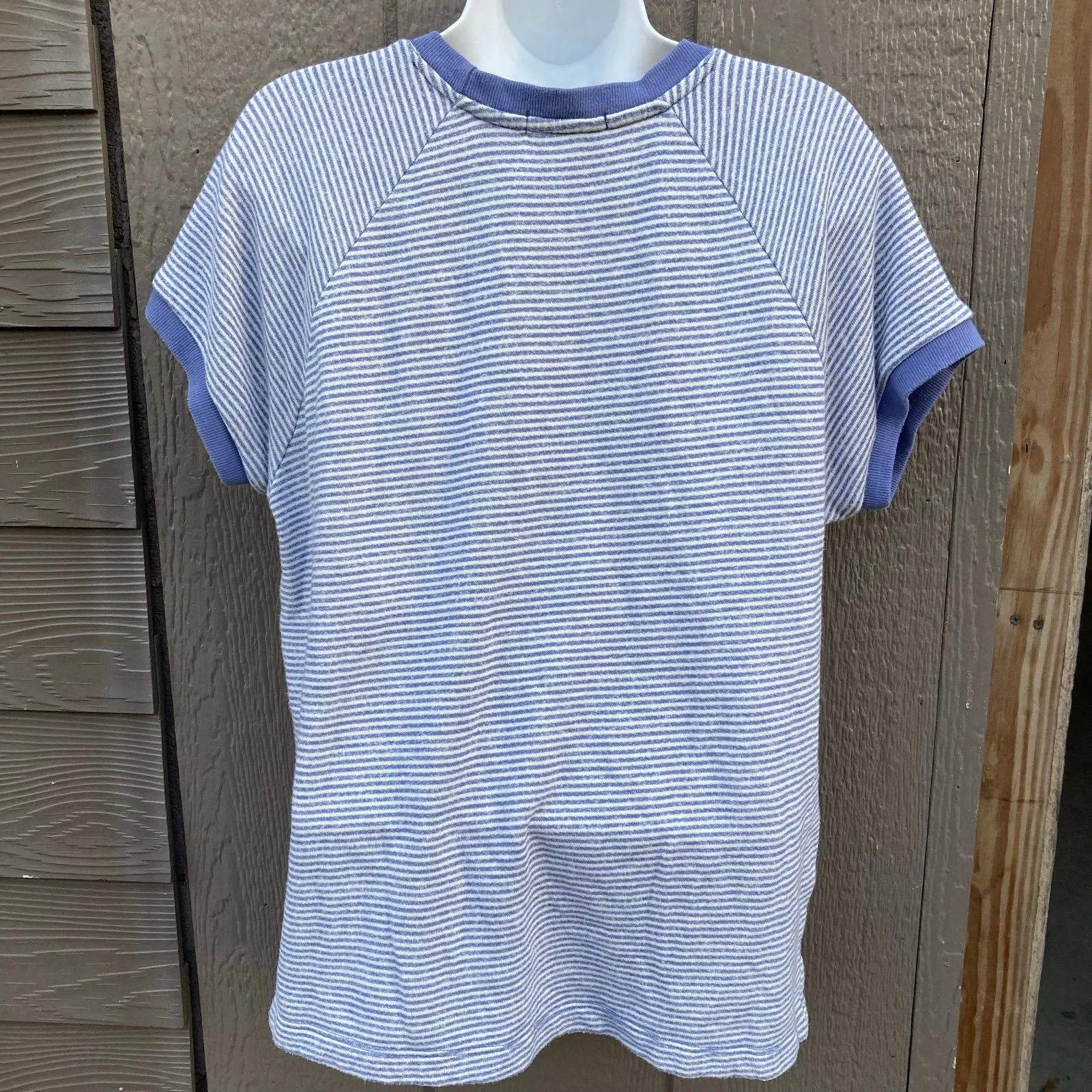 Women’s size large marine layer Blanchard crew neck top blue and white - Image 3