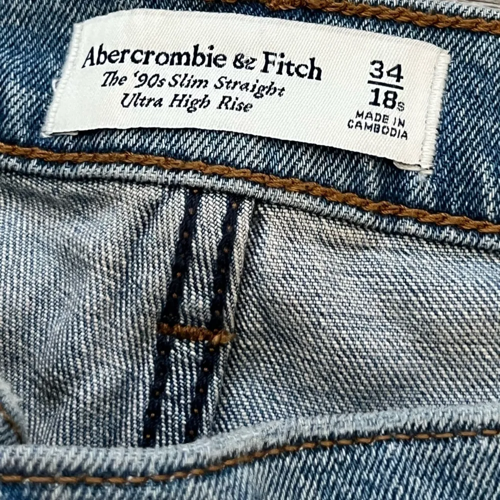 NWT Abercrombie & Fitch 90s Ultra High Rise Crossover Waist Slim Straight | 18S - Image 13
