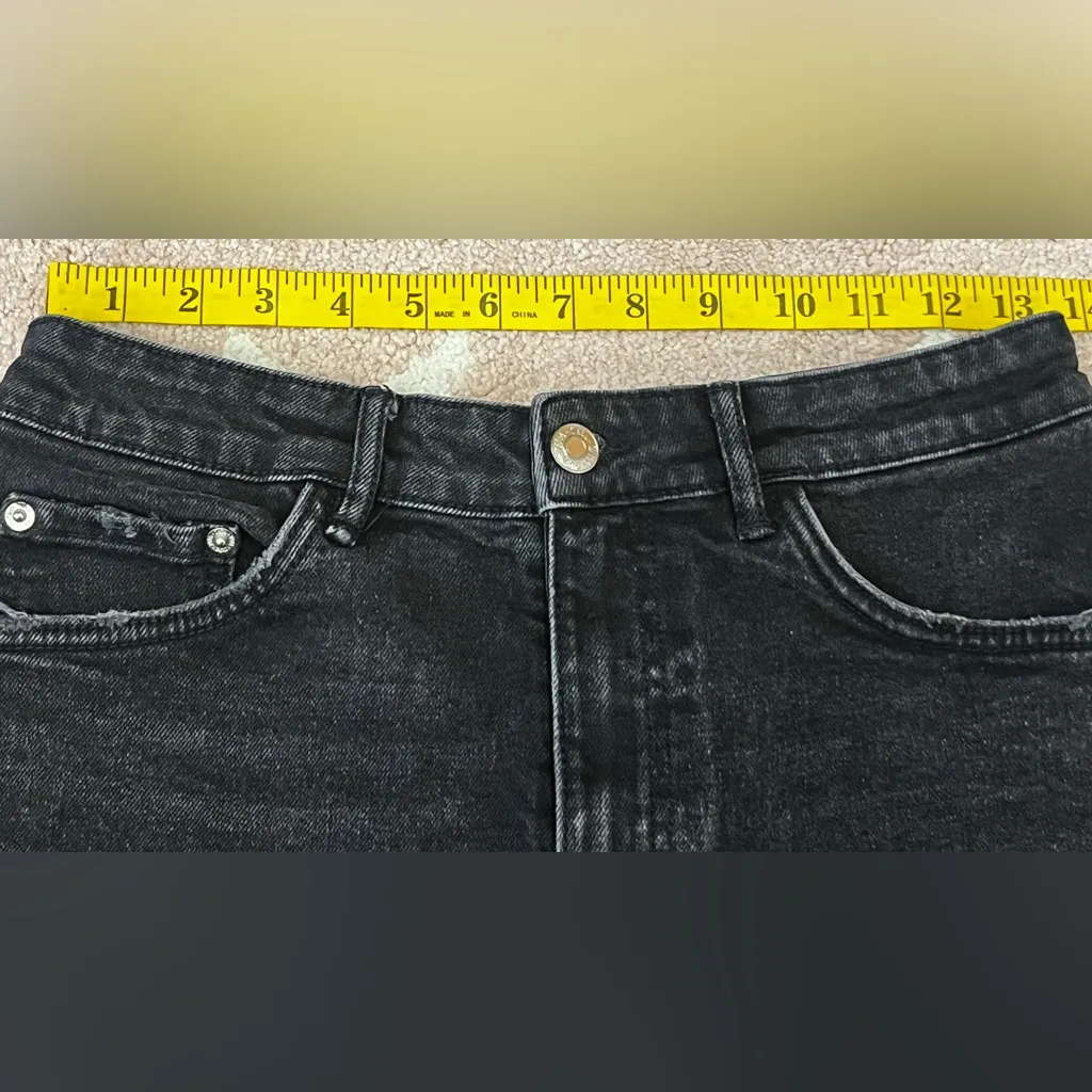 Zara High Waisted Ripped Detailed Jeans Shorts Washed Black - Image 3