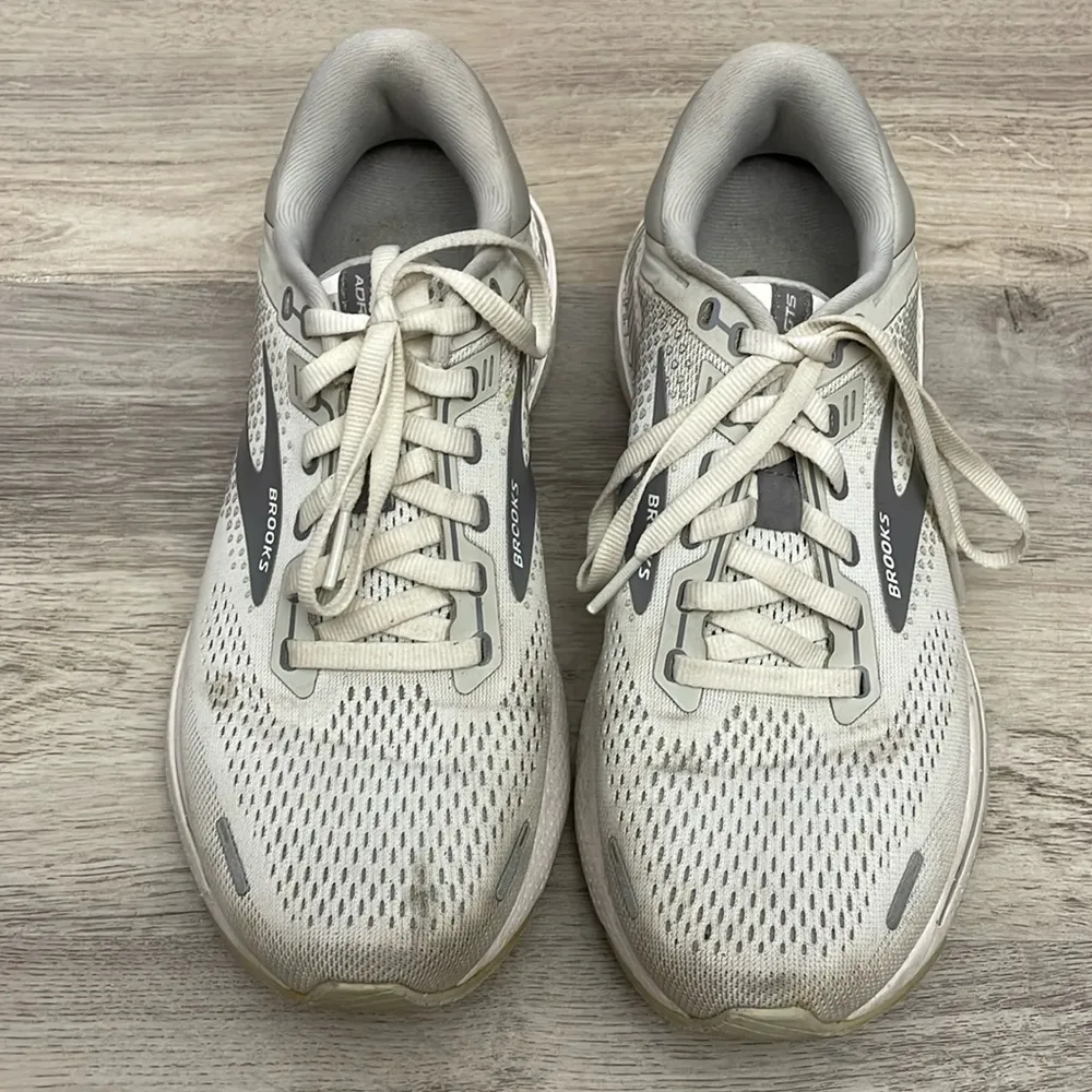 Gray & White Adrenaline GTS 22 Supportive Running Shoe Women's Size 8.5 - Image 2