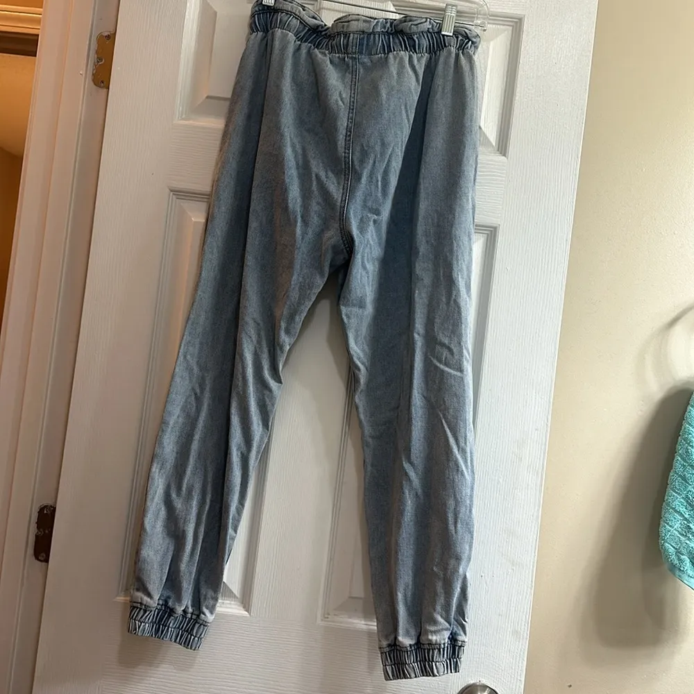 Sadie & Sage Blue Jean Ruffle Waist Joggers - Image 8