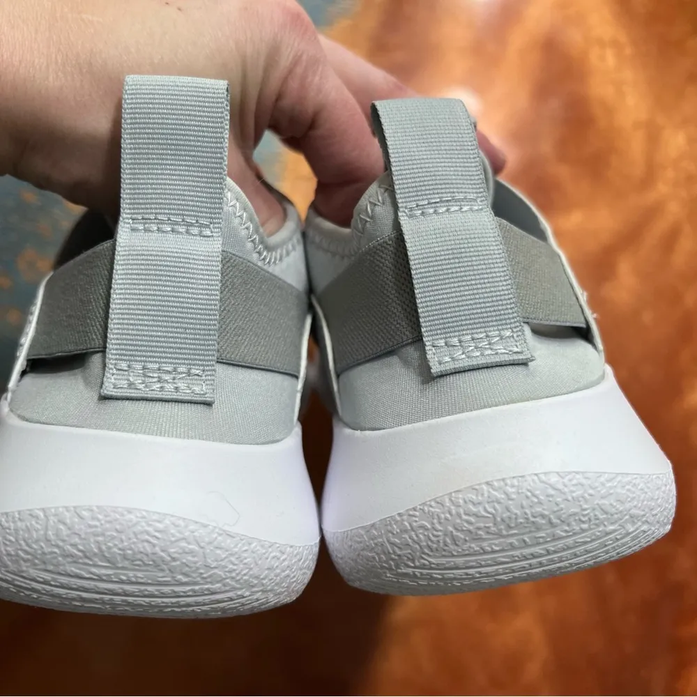 New UA Under Armour Run Play Sneakers gray white pink size 7.5 pull on shoes - Image 6