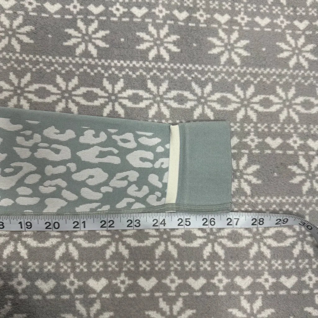 NWT Sweaty Betty Leopard Jacquard Base Layer Leggings Blue Leopard Paint Small - Image 11