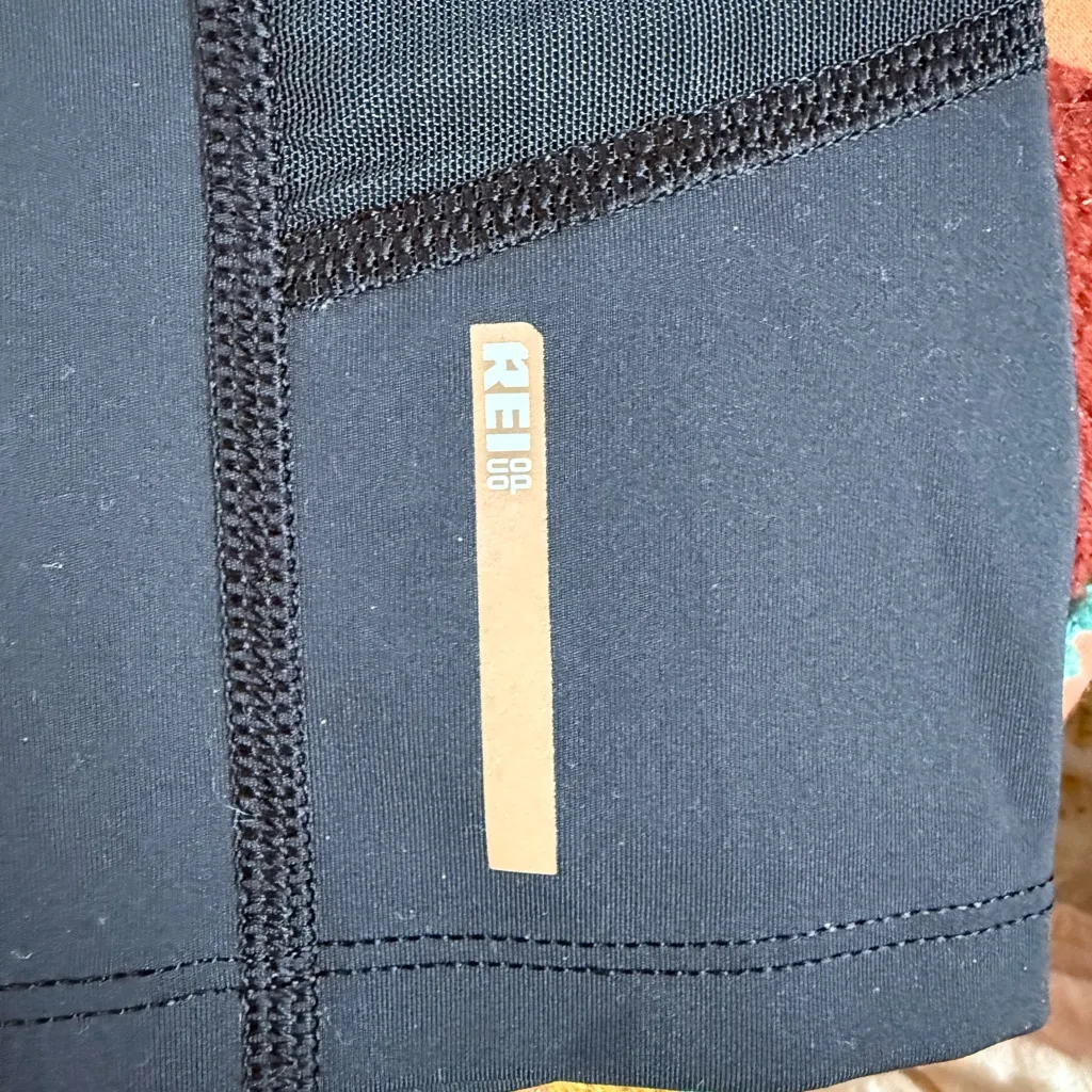 REI Women's Midnight Black Bike Shorts size Medium - Image 3