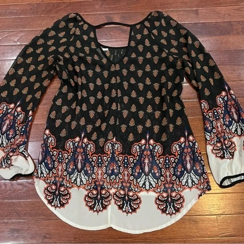 boHo print semi sheer long sleeve top size small - Image 5