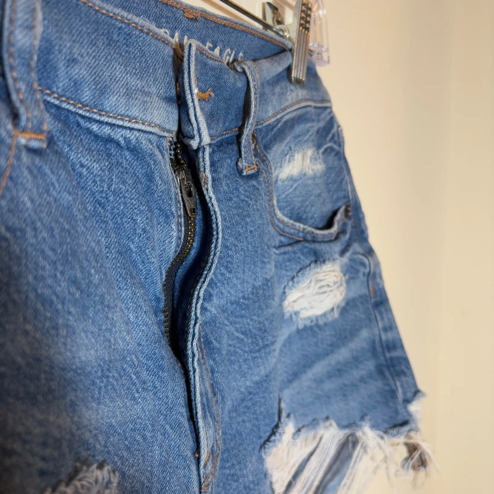 American Eagle Highest Rise Boyfriend Denim Shorts‎ Distressed Size 2 - Image 4
