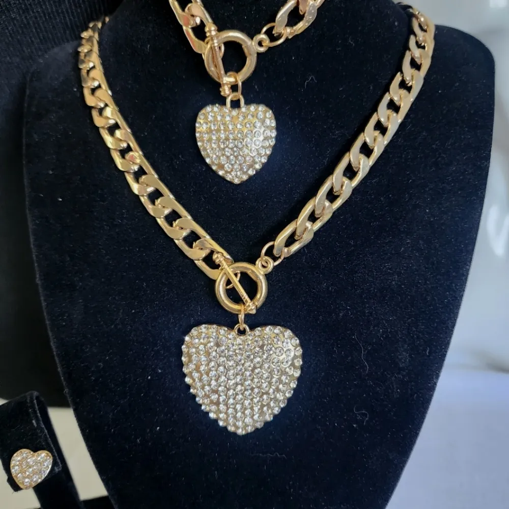 Gold Cuban Link Chain Neckace Bracelet Set with Toggle Clasp Heart Pendants Set - Image 3