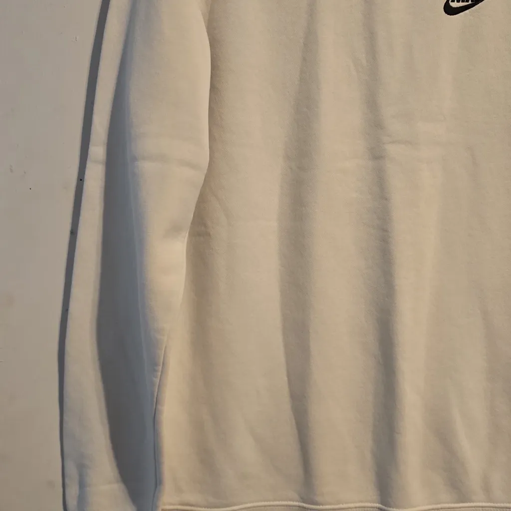 Nike Women's Light Gray Crew Neck Sweater - Image 4