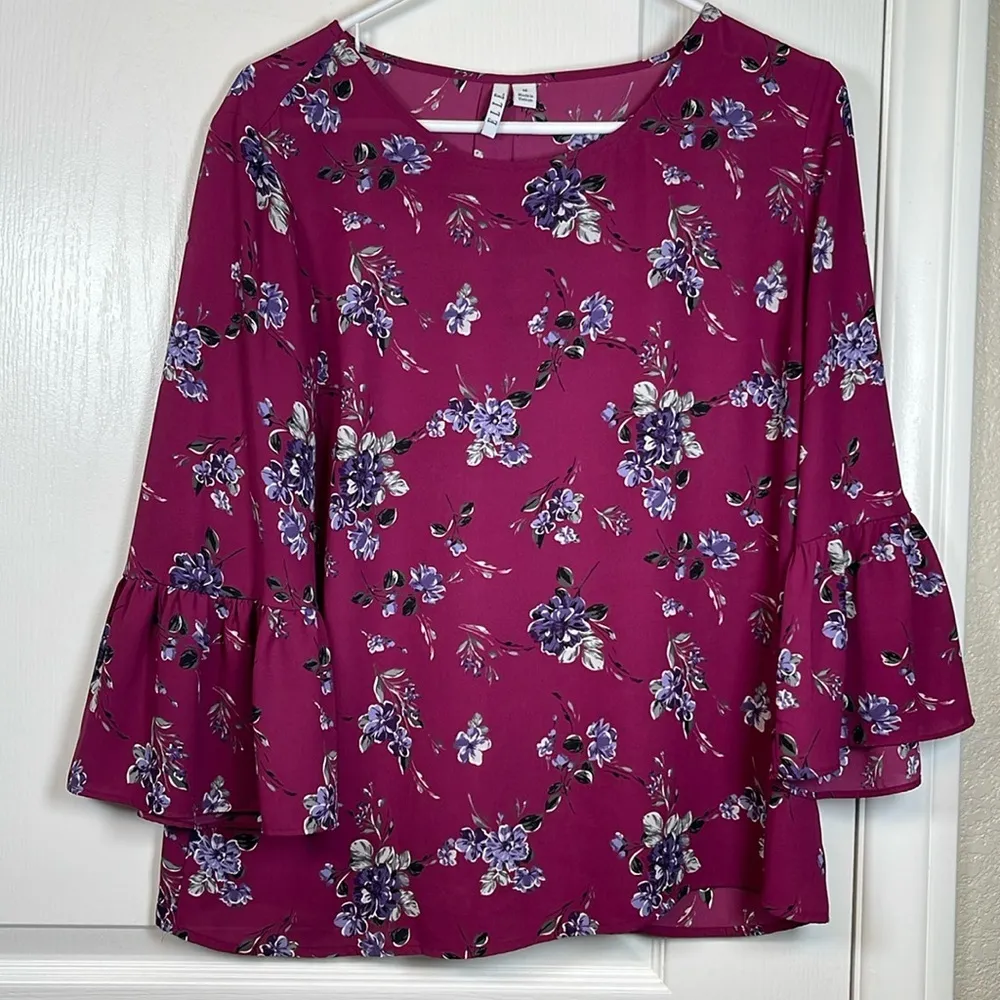 ELLE Purple Plum Fuchsia Floral  Pullover Blouse Bell Sleeves Size Med EUC #4458 - Image 2