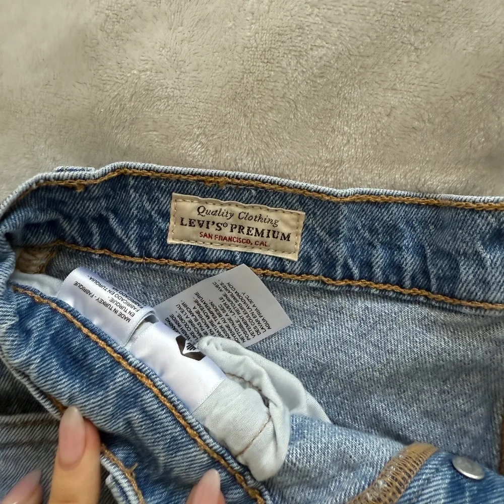 Levis 501 Mid Thigh Shorts - Image 5