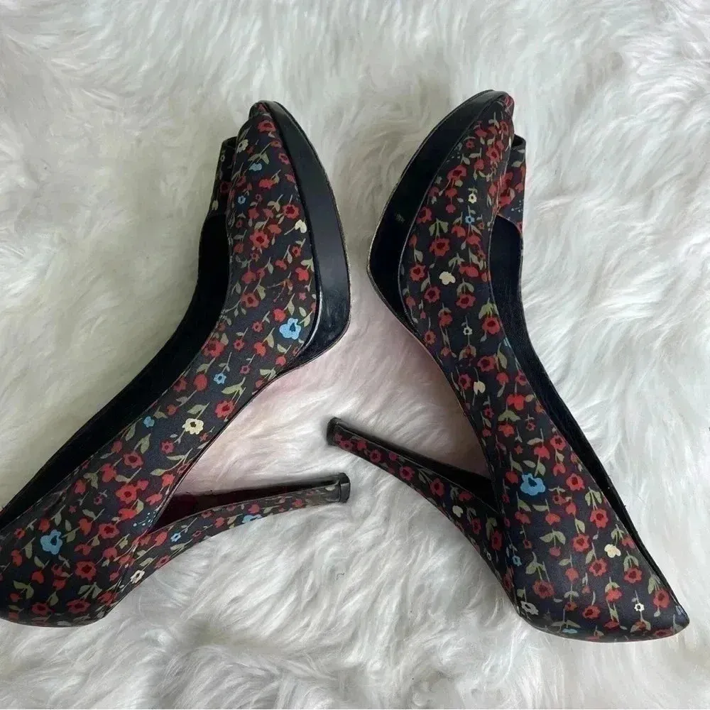 Betsey Johnson Satin Flower Pumps Size 7.5 Shoes Peep Toe Rosy II Black y2k - Image 2