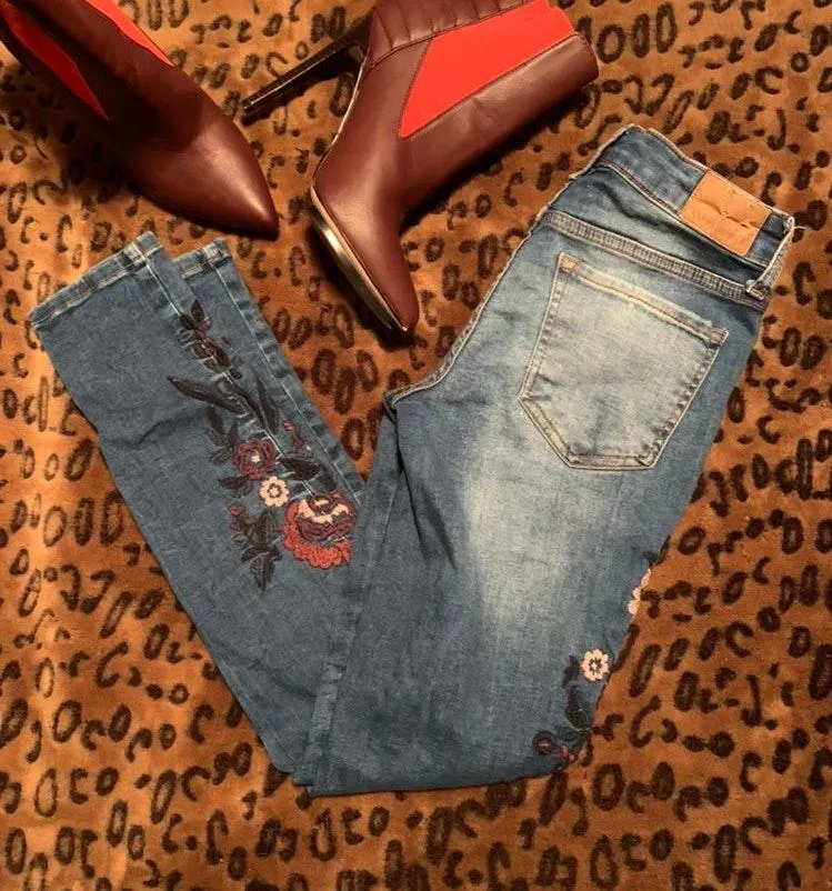 Embroidered Ankle Jegging - Image 6