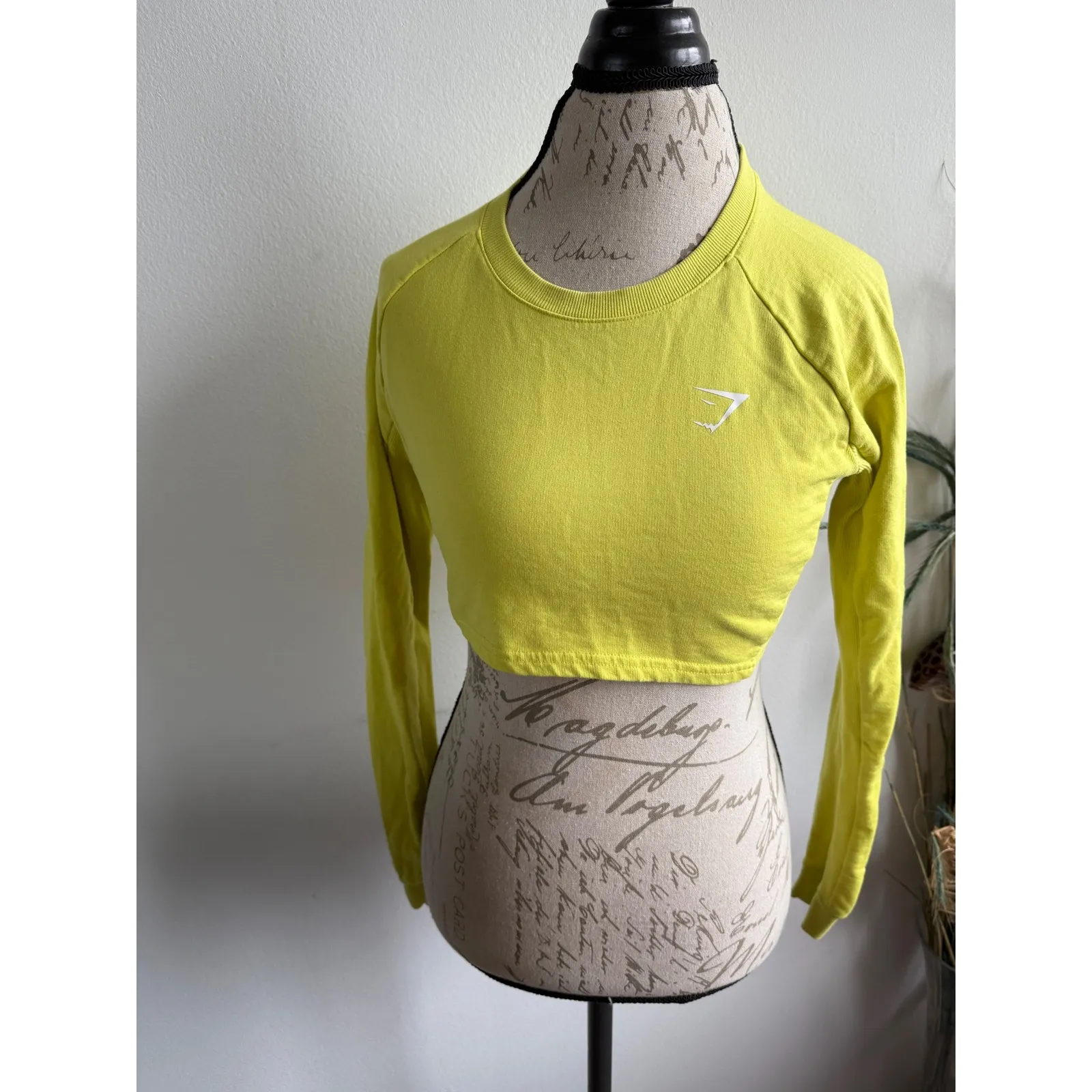 Gymshark Cropped Long Sleeve Top XS Yellow Activewear Athletic Workout - Image 2