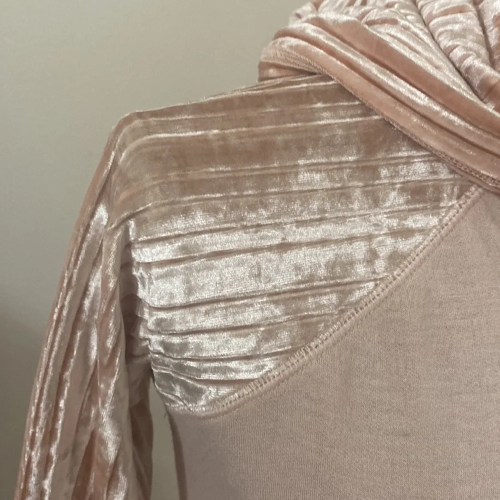 Calia by Carrie Underwood effortless velvet plisse sleeve hoodie in pink sz XS - Image 13